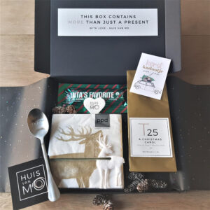 leuk en lekker brievenbuspakje voor kerst, met thee en chocola, de favoriete lekkernijen van de kerstman