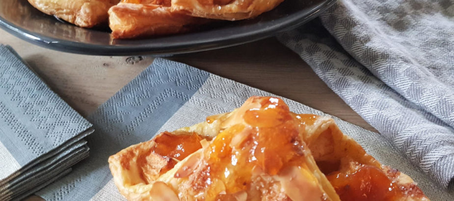 heerlijke appelschuitjes van bladerdeeg met appelvulling