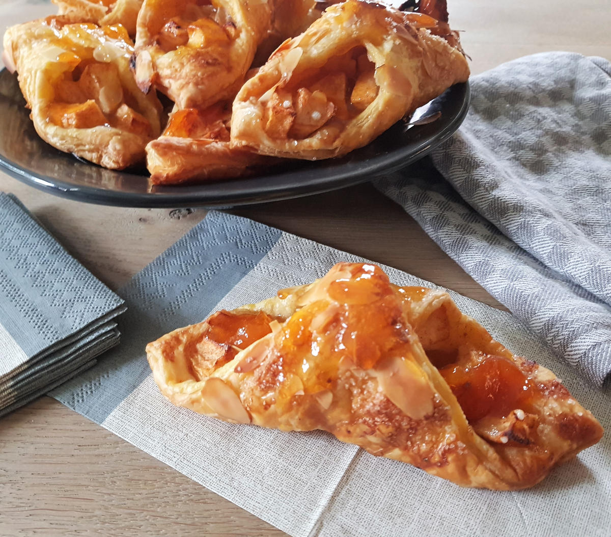 heerlijke appelschuitjes van bladerdeeg met appelvulling