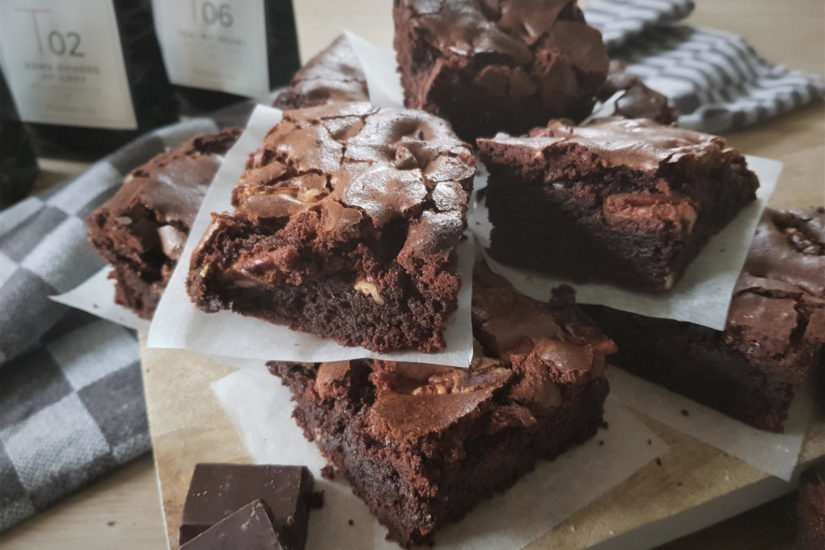 overheerlijke brownies met pecannoten, knapperig van buiten en lekker smeuig van binnen