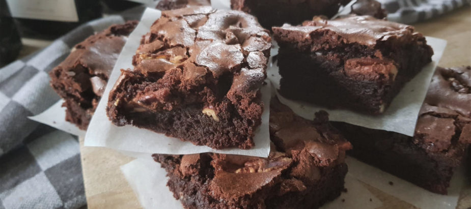 overheerlijke brownies met pecannoten, knapperig van buiten en lekker smeuig van binnen