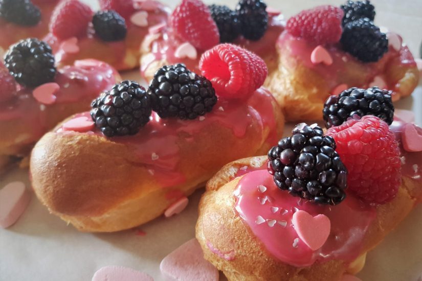 zo mooi, lief en lekker, deze eclairs met rood fruit