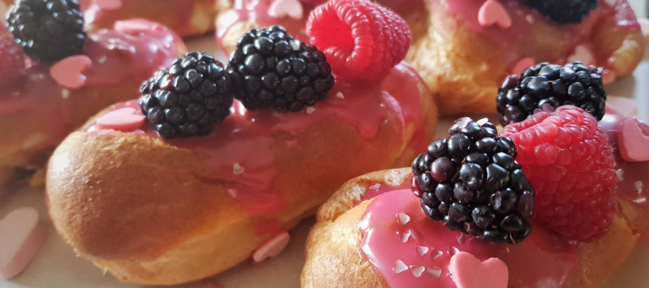 zo mooi, lief en lekker, deze eclairs met rood fruit