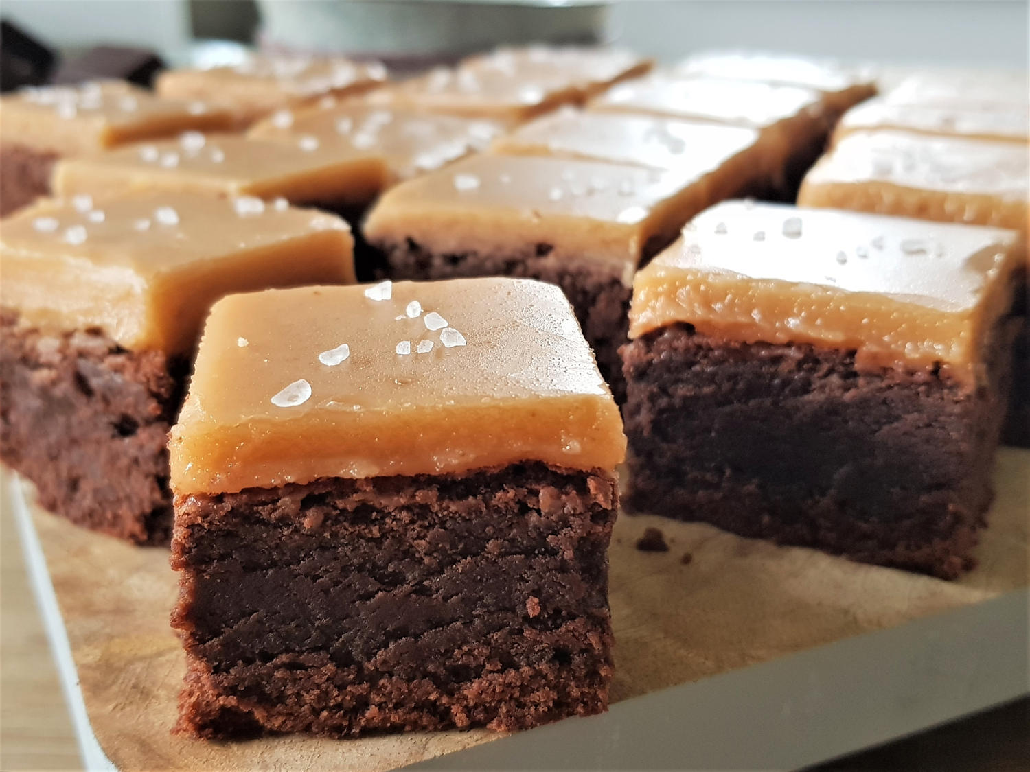 verrukkelijke brownies met karamel en grofgemalen zout