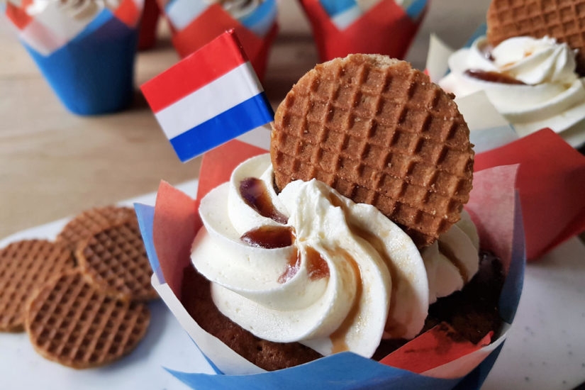 super lekkere stroopwafel cupcakes met rood/wit/blauw jasje