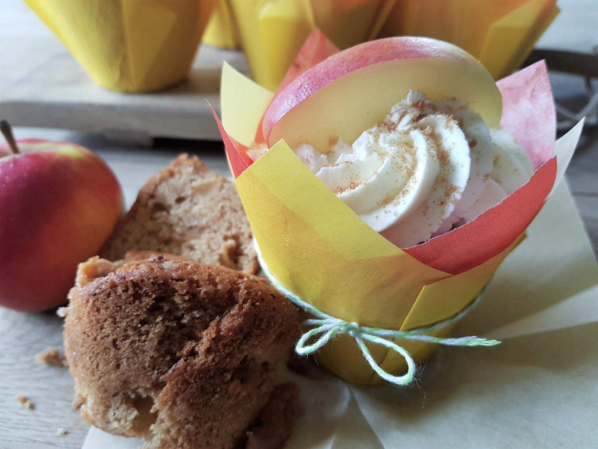 super lekkere muffins met appel/kaneelvulling en een topping van botercrème