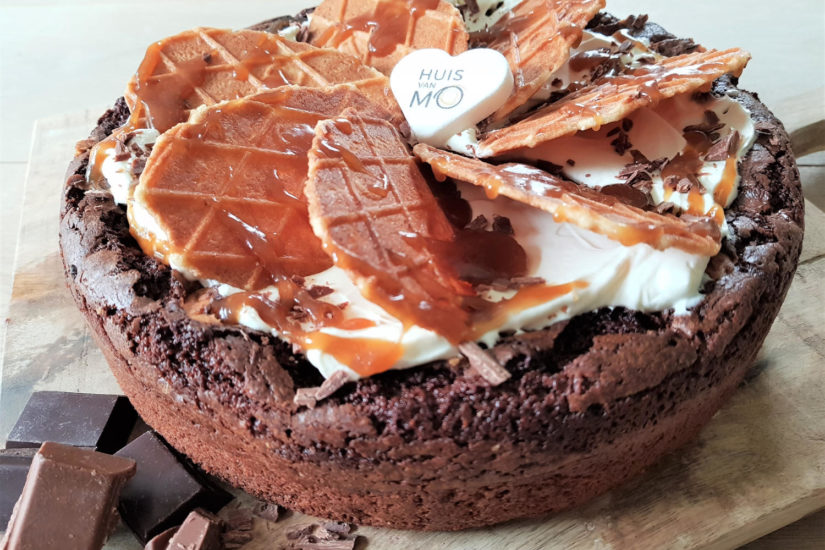 chocoladetaart super lekkere chocolade taart met room, karamel en koekjes
