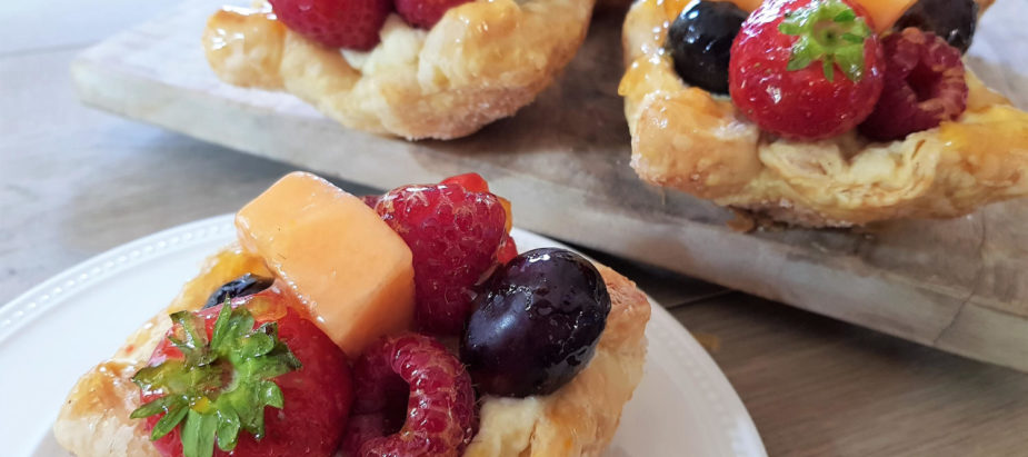 bladerdeeg schelpen met heerlijke zwitserse room en vers fruit