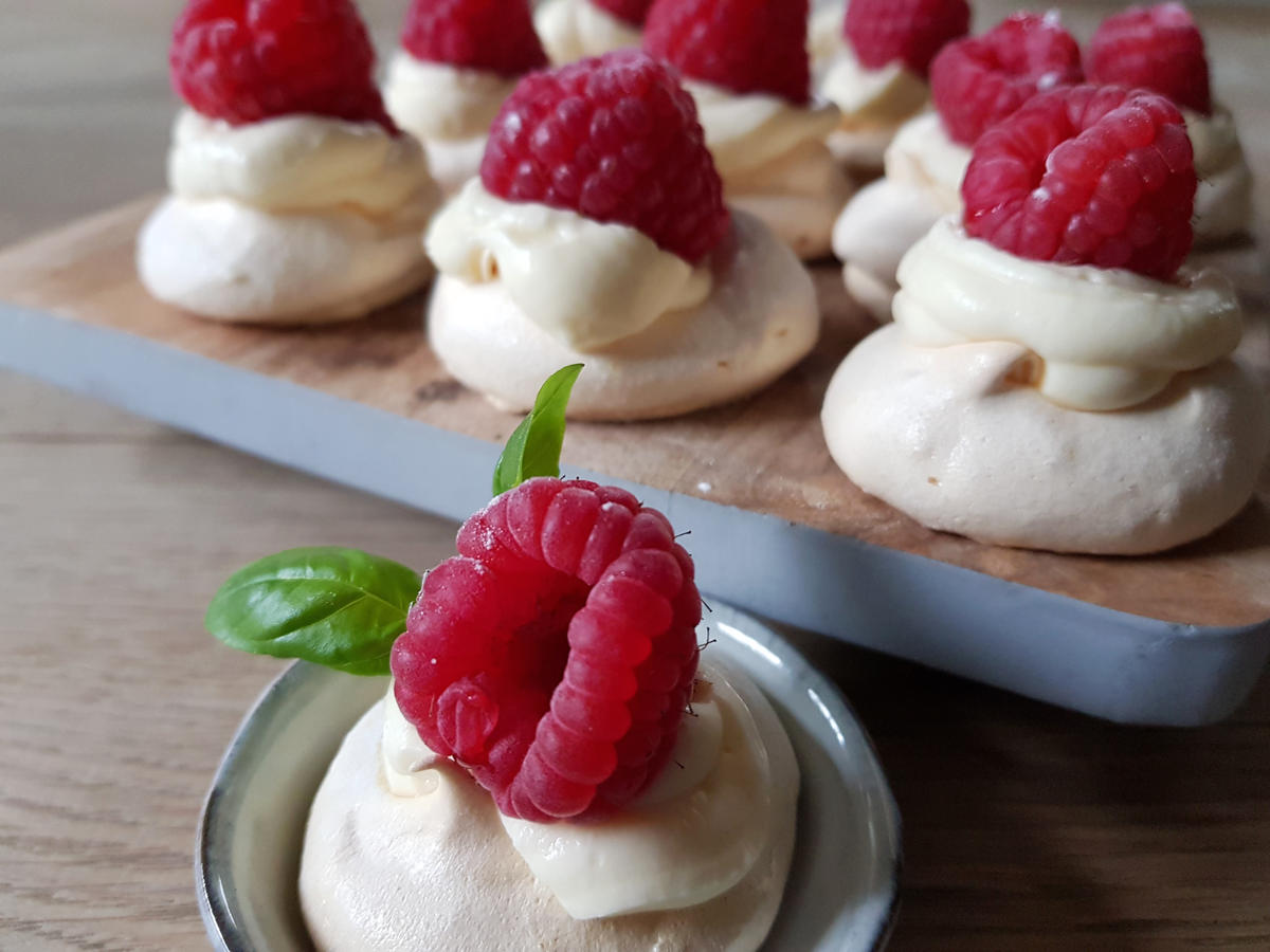 Mini meringues, echt easy baking met dit HUISvanMO recept. Zó lekker!