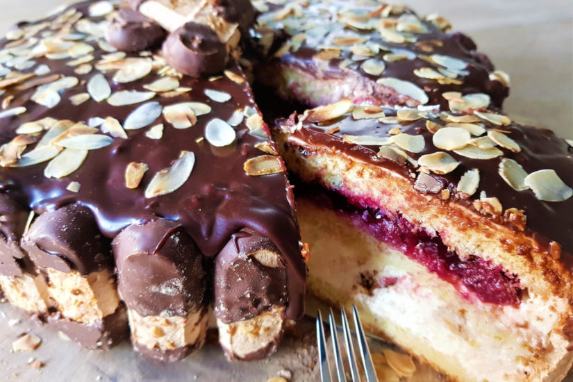 Bokkenpootjestaart (2) heerlijke bokkenpootjestaart met mascarponeroom, kersenvulling en chocola