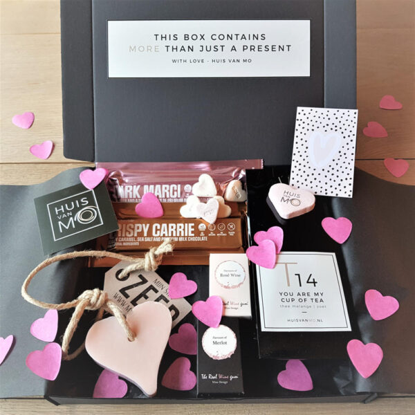 Heel veel leuke, lieve valentijn cadeautjes, zoals dit super lieve en lekkere pakketje met thee, chocola, winegums en een zeephart
